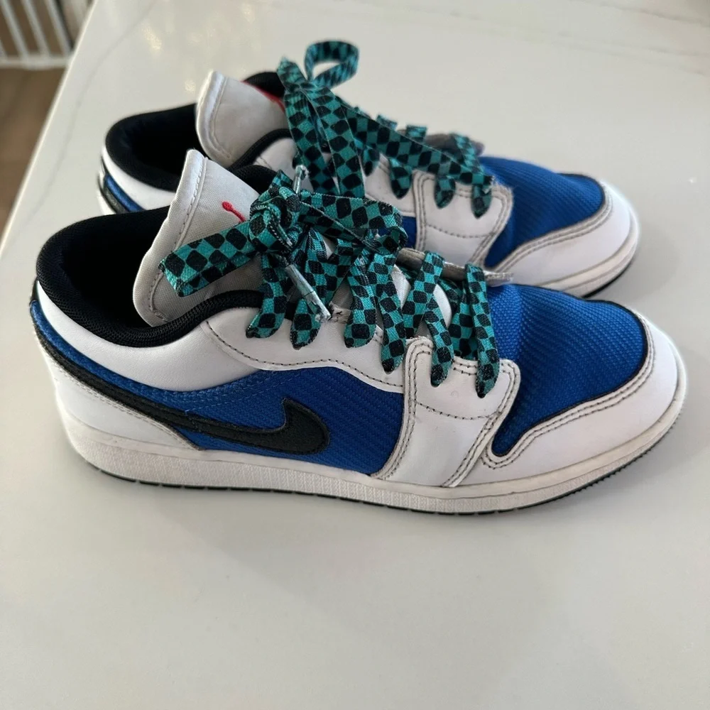 Nike Air Jordan 1 Low SE Big Kids' Shoes size 4.5 royal blue Jade